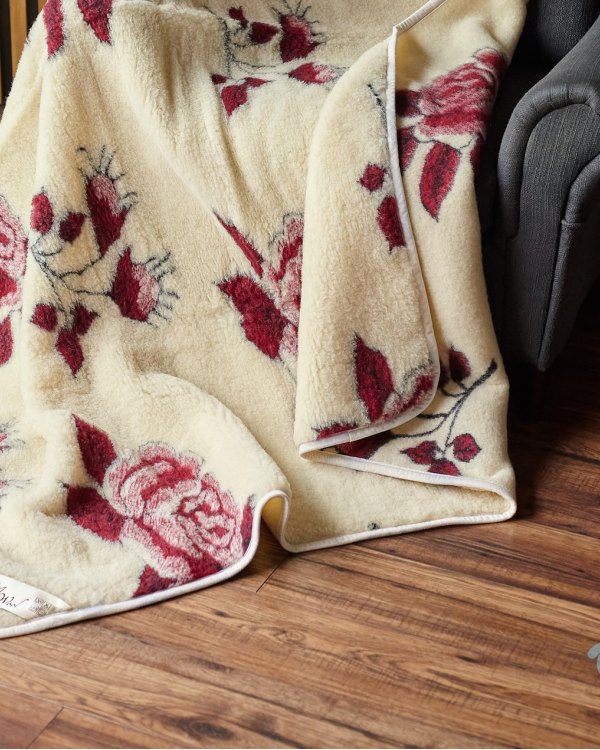 Natural & Warm Merino Wool Blanket Bed Wool Throw , Bed Cover Sofa Pad RED ROSES 
